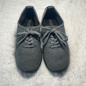 ARCOPEDICO - Women’s GRAY MESH KNIT SNEAKERS  SZ.  10.5 US   41. EU